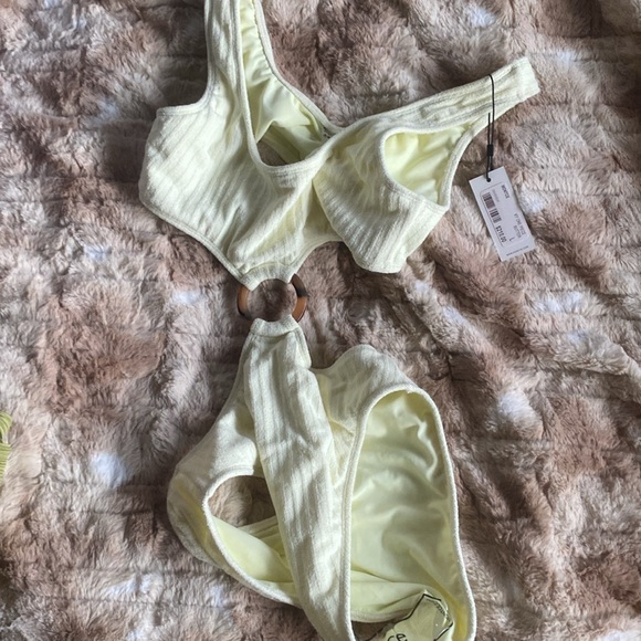 NWT Montce Ky One Piece Swimsuit in Buttercream yellow - Picture 5 of 6